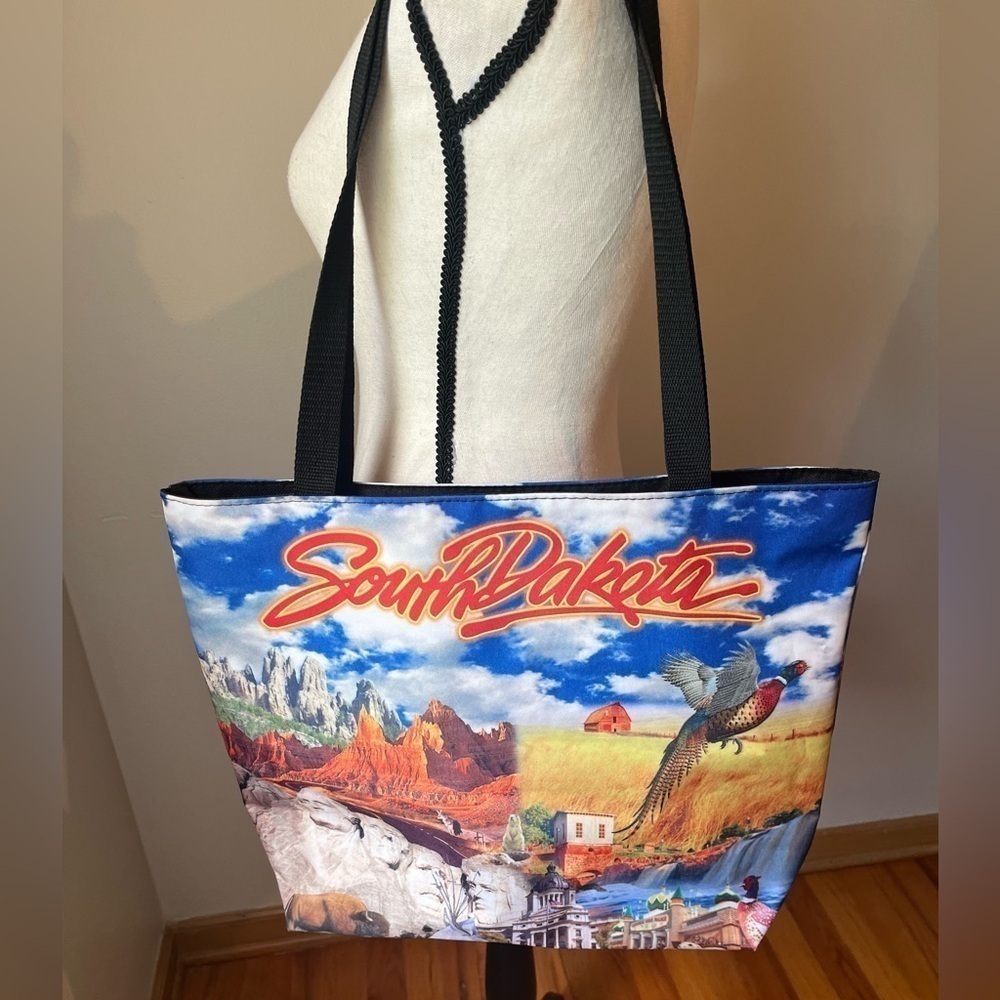 South Dakota Zippered Canvas Souvenir Bag in Great Condition